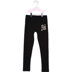 Czarne Legginsy Gresham. Czarne legginsy dla dziewczynek Born2be, z aplikacjami, z dzianiny, długie. Za 29.99 zł.