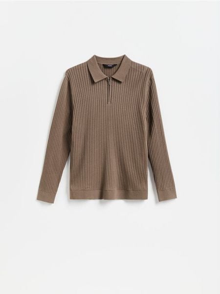 Prążkowany sweter polo - brązowy. Brązowe swetry przez głowę męskie Reserved, l, bez wzorów, z bawełny, bez kołnierzyka. Za 129.99 zł.