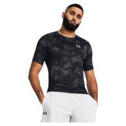 Koszulka termoaktywna męska UNDER ARMOUR 1383321 z krótkim rękawem. Czarne koszulki sportowe męskie Under Armour, m, bez wzorów, bez kołnierzyka, bez ramiączek, na fitness i siłownię. Za 170.20 zł.
