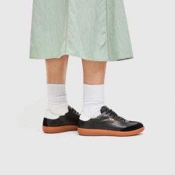 Buty sportowe damskie Ecco Soft 11. Czarne obuwie sportowe damskie ecco, bez wzorów, z gumy, do piłki ręcznej. Za 492.00 zł.