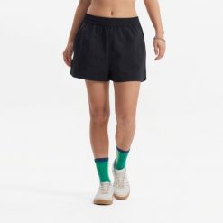 Spodenki damskie Elementals. Czarne szorty damskie Decathlon, na lato, m, bez wzorów, z dresówki. Za 79.99 zł.