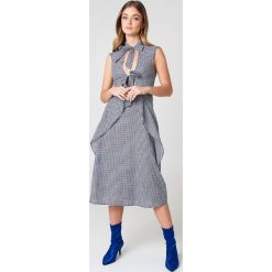 NA-KD Sukienka w kratę z wiązaniem - Black,Multicolor. Sukienki damskie marki NA-KD. Za 60.95 zł.