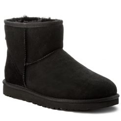 Śniegowce Ugg. Czarne kozaki męskie UGG, bez zapięcia. Za 849.99 zł.