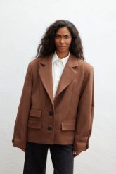 Wełniana marynarka o prostym kroju w kolorze CAMEL - RICHMOND-UNI. Brązowe żakiety damskie Marsala, s, bez wzorów, z bawełny, eleganckie. Za 699.90 zł.