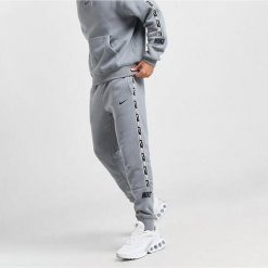 Spodnie Dresowe Męskie Nike Nsw Repeat Tape Jogger. Szare spodnie sportowe męskie Nike, m, bez wzorów, z dresówki. Za 215.60 zł.