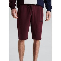 Dresowe szorty z kieszenią na zamek - Bordowy. Szorty męskie marki Cropp. Za 59.99 zł.