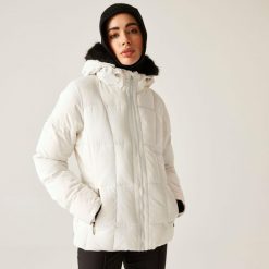 Kurtka narciarska damska z membraną Glamourize VI Dare 2b. Białe kurtki sportowe damskie Dare 2b, na zimę, bez wzorów, z tkaniny, bez kaptura, narciarskie. Za 1,299.99 zł.