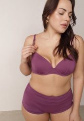 Fioletowe Bikini z Ozdobnym Marszczeniem Biustonosz i Majtki Typu Bokserki Peiria. Fioletowe bikini damskie Born2be, uniwersalny, bez wzorów. Za 99.99 zł.