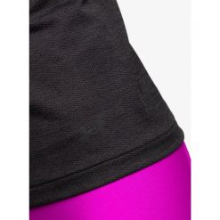 Koszulka damska Under Armour Seamless Stride SS. Czarne koszulki sportowe damskie Under Armour, bez wzorów, sportowe, bez kołnierzyka. Za 188.99 zł.