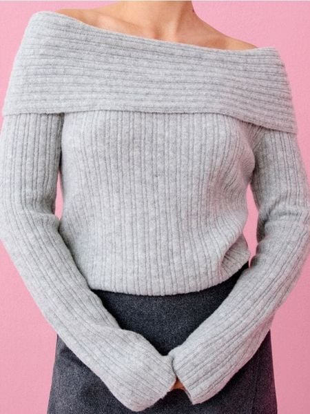 Sweter z odkrytymi ramionami i domieszką wełny - szary. Szare swetry damskie Sinsay, l, bez wzorów, z wełny, bez kołnierzyka, bez ramiączek, bez kaptura. Za 59.99 zł.