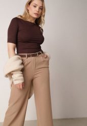 Brązowy Wiskozowy T-shirt o Dopasowanym Kroju z Dekoltem w Łódkę Idahphaeia. Brązowe bluzki damskie Born2be, m, z aplikacjami, z jeansu, biznesowe, bez kołnierzyka, bez ramiączek. Za 59.99 zł.