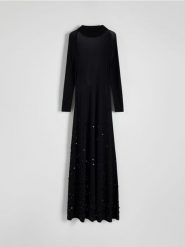 Sukienka maxi ze zdobieniami - czarny. Czarne sukienki damskie Reserved, l, z aplikacjami, z dzianiny, bez kołnierzyka, bez ramiączek, maxi, rozkloszowane. W wyprzedaży za 259.99 zł.