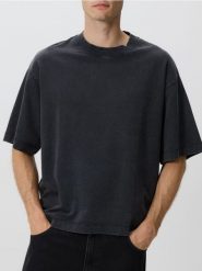 T-shirt boxy z efektem sprania - czarny. Czarne t-shirty męskie Reserved, l, bez wzorów, z bawełny, bez kołnierzyka. Za 79.99 zł.
