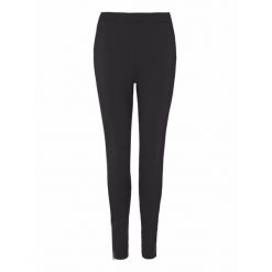 Damskie spodnie dresowe Protest Prtgoji. Czarne spodnie sportowe damskie Protest, bez wzorów, z dresówki, do biegania. Za 337.50 zł.