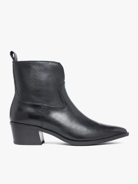 Czarne skórzane botki kowbojki. Czarne botki damskie Brawo sp. z o.o., ze skóry, eleganckie, bez obcasa, na obcasie, bez zapięcia. Za 579.99 zł.