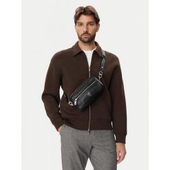 Saszetka Guess. Czarne saszetki męskie Guess, młodzieżowe, małe. Za 364.99 zł.