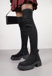 Czarne Dopasowane Kozaki z Wysoką Cholewką i Platformą Cillie. Czarne kozaki damskie Renee, z futra, przed kolano, bez obcasa, na platformie. Za 189.99 zł.