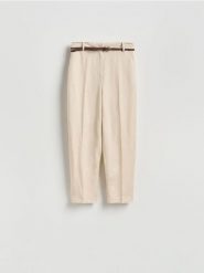 Spodnie z lnem i wiskozą - beżowy. Brązowe spodnie materiałowe damskie Reserved, l, bez wzorów, z tkaniny. Za 139.99 zł.