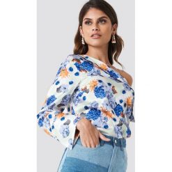 Andrea Hedenstedt x NA-KD Bluzka na jedno ramię - Multicolor. Bluzki damskie marki Andrea Hedenstedt x NA-KD. W wyprzedaży za 56.78 zł.