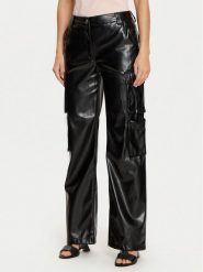 Guess Spodnie z imitacji skóry Kori W4YB11 WF8Q0 Czarny Relaxed Fit. Czarne spodnie materiałowe damskie Guess, xs, z aplikacjami, ze skóry. Za 339.99 zł.