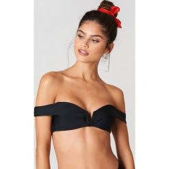 J&K Swim X NA-KD Góra bikini bandeau Folded - Black. Bikini damskie marki J&K Swim X NA-KD. Za 100.95 zł.