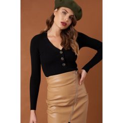 NA-KD Trend Sweter z guzikami - Black. Czarne swetry damskie NA-KD Trend, dekolt w kształcie v. Za 141.95 zł.