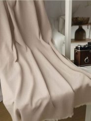 Koc w pepitkę - brązowy. Brązowe kocyki dla dzieci Sinsay. W wyprzedaży za 27.99 zł.