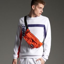 Bluza z kontrastowym nadrukiem kolekcja M2A - Biały. Bluzy męskie marki Cropp. Za 89.99 zł.