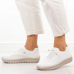 Białe sportowe buty damskie News 231. Białe obuwie sportowe damskie NEWS, bez wzorów, z dresówki, trekkingowe. Za 129.00 zł.
