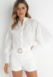 Biała Koszula Kompy. Białe bluzki damskie Born2be, m, bez wzorów, bez kołnierzyka, bez ramiączek. Za 169.99 zł.
