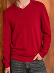 Sweter z dekoltem w serek - czerwony. Czerwone swetry przez głowę męskie Sinsay, l, bez wzorów, bez kołnierzyka. Za 39.99 zł.