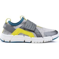 Geox tenisówki chłopięce Flexyper 34 szary. Szare buty sportowe chłopięce Geox, bez wzorów, bez zapięcia, na fitness i siłownię. W wyprzedaży za 209.00 zł.