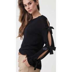 Czarny Sweter Let Me Explain. Czarne swetry damskie Born2be, na jesień, l, bez wzorów, bez kołnierzyka, bez ramiączek, długie, bez kaptura. Za 59.99 zł.