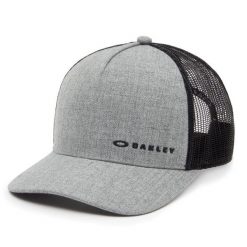 Czapka Oakley. Czarne czapki i kapelusze męskie Oakley, bez wzorów, z materiału. Za 124.00 zł.