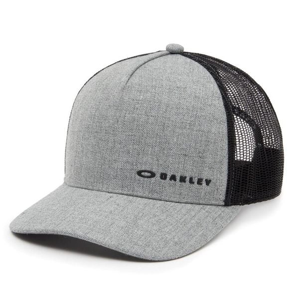 Czapka Oakley. Czarne czapki i kapelusze męskie Oakley, bez wzorów, z materiału. Za 124.00 zł.