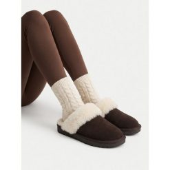 Kapcie Badura. Brązowe kapcie damskie Badura, bez wzorów. Za 159.99 zł.