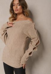 Jasnobeżowy Elegancki Sweter z Dekoltem w Łódkę Zdobiony Guzikami i Wycięciami na Rękawach Dorida. Brązowe swetry damskie Renee, m, z aplikacjami, z jeansu, casualowe, bez kołnierzyka, bez ramiączek, długie, bez kaptura. Za 99.99 zł.