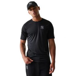 Koszulka New York Yankees New Era MLB Core Plus. Czarne koszulki sportowe męskie New Era, s, bez wzorów, z tkaniny, bez kołnierzyka, bez ramiączek. Za 131.70 zł.