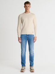 Sweter męski o teksturalnym splocie bawełniany kremowy Reylon 102. Białe swetry przez głowę męskie Big Star, l, bez wzorów, z bawełny, bez kołnierzyka. W wyprzedaży za 159.99 zł.