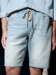 Szorty jeansowe jogger - niebieski. Niebieskie szorty męskie Sinsay, m, bez wzorów, z jeansu. W wyprzedaży za 33.99 zł.