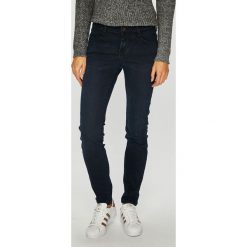 Mustang - Jeansy Jasmin. Niebieskie jeansy damskie Mustang. W wyprzedaży za 239.90 zł.