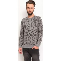 BLUZA NIEROZPINANA MĘSKA KLASYCZNA. Szare bluzy męskie TOP SECRET, l, bez wzorów, z dresówki, bez kaptura. W wyprzedaży za 39.99 zł.