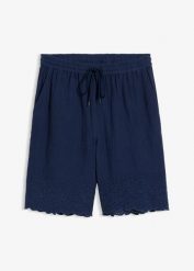Bermudy z przewiewnego muślinu. Niebieskie spodnie materiałowe damskie bonprix, w ażurowe wzory. Za 122.99 zł.