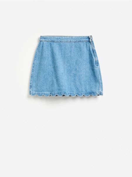 Jeansowa spódnica mini - niebieski. Niebieskie spódnice damskie Reserved, l, bez wzorów, z bawełny, mini, proste. Za 89.99 zł.
