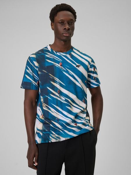 4F T-shirt regular z nadrukiem męski - multikolor S. T-shirty męskie 4f, m, bez wzorów, z materiału, bez kołnierzyka. W wyprzedaży za 49.99 zł.