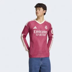 Koszulka z trzeciego zestawu z długim rękawem Real Madryt 26/27. Czerwone koszulki sportowe męskie Adidas, s, bez wzorów, z dzianiny, bez kołnierzyka, bez ramiączek, do piłki nożnej, climacool (adidas). Za 479.00 zł.