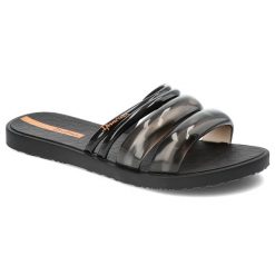 Czarne Klapki Ipanema Płaskie Obuwie Damskie. Czarne klapki damskie Ipanema, bez wzorów, eleganckie, bez obcasa, na płaskiej podeszwie. Za 109.00 zł.