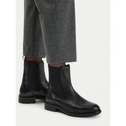 Sztyblety Lasocki. Czarne botki damskie Lasocki, bez obcasa, na płaskiej podeszwie, bez zapięcia. Za 259.99 zł.