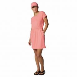 Sukienka techniczna z krótkim rękawem Columbia Chill River SS Dress. Czerwone koszulki sportowe damskie Columbia, s, bez wzorów, sportowe, bez kołnierzyka. Za 189.99 zł.
