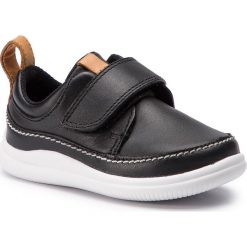 Półbuty CLARKS - Cloud Ember T 261405126 Black Leather. Półbuty chłopięce marki Clarks. W wyprzedaży za 149.00 zł.